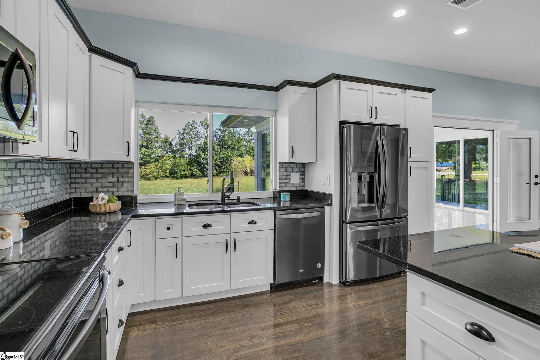 305 Waters Road Taylors, SC 29687 - Photo 14 of 48