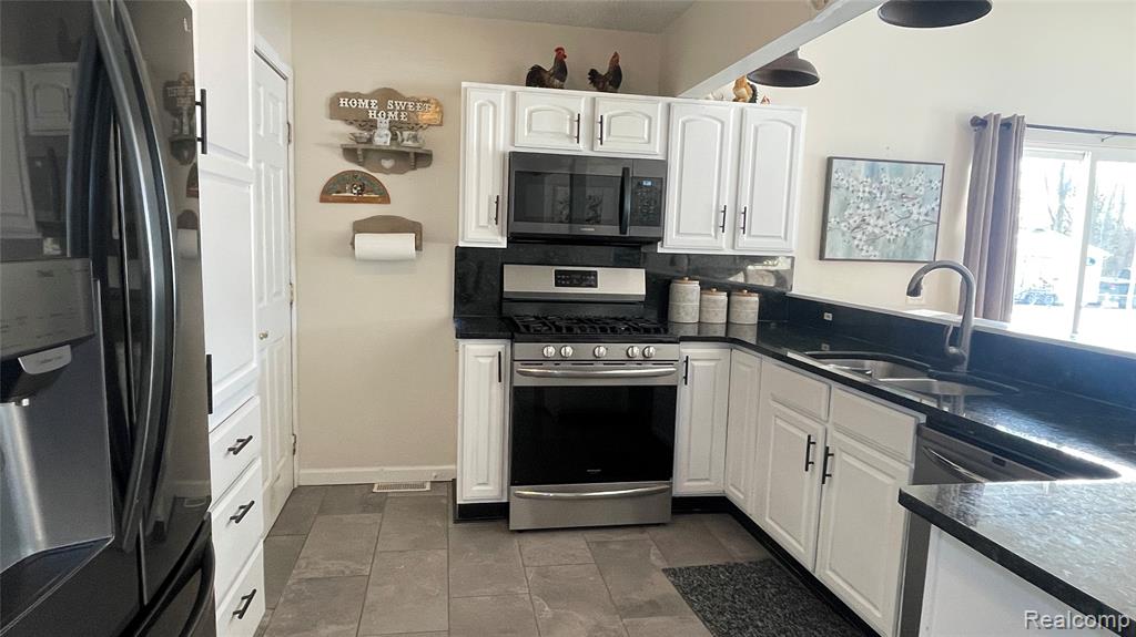7120 Lapeer Road Davison, MI 48423 - Photo 8 of 48