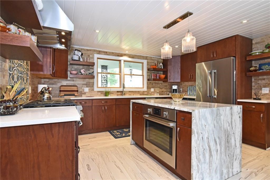70 Coldbrook Road Warwick, RI 02888 - Photo 4 of 12 Gallery Image 4
