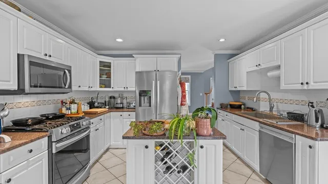 $1,100,000 | 2 Spinnaker Lane, Dartmouth, MA 02748