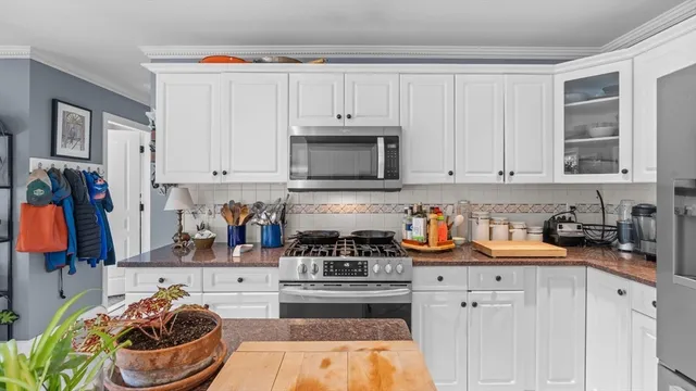 $1,100,000 | 2 Spinnaker Lane, Dartmouth, MA 02748