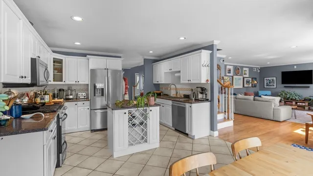 $1,100,000 | 2 Spinnaker Lane, Dartmouth, MA 02748