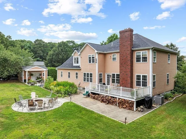 $1,100,000 | 2 Spinnaker Lane, Dartmouth, MA 02748