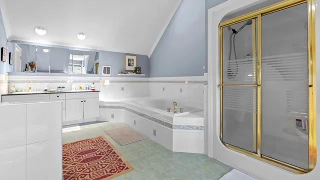 $1,100,000 | 2 Spinnaker Lane, Dartmouth, MA 02748