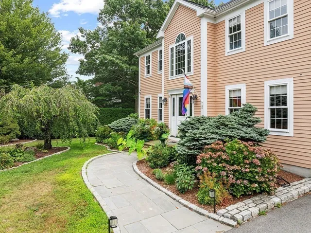 $1,100,000 | 2 Spinnaker Lane, Dartmouth, MA 02748