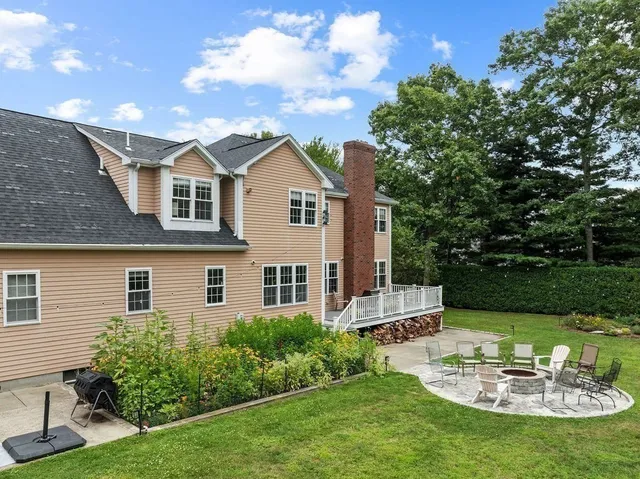 $1,100,000 | 2 Spinnaker Lane, Dartmouth, MA 02748