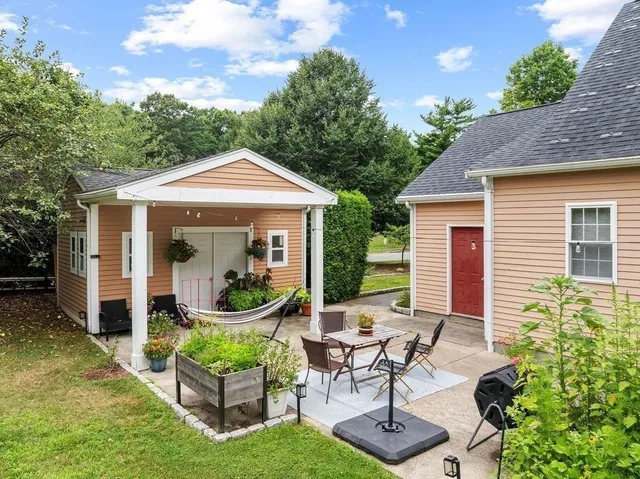$1,100,000 | 2 Spinnaker Lane, Dartmouth, MA 02748