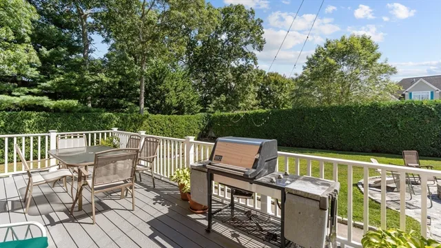 $1,100,000 | 2 Spinnaker Lane, Dartmouth, MA 02748