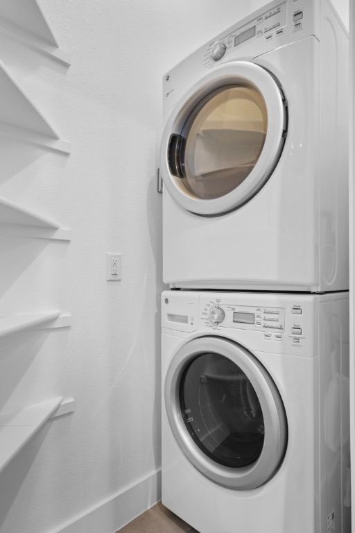 1004 Banyon Street Austin, TX 78757 - Photo 20 of 33 a utility room with dryer and washer