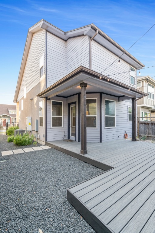 1004 Banyon Street Austin, TX 78757 - Photo 29 of 33 a front view of a house with yard