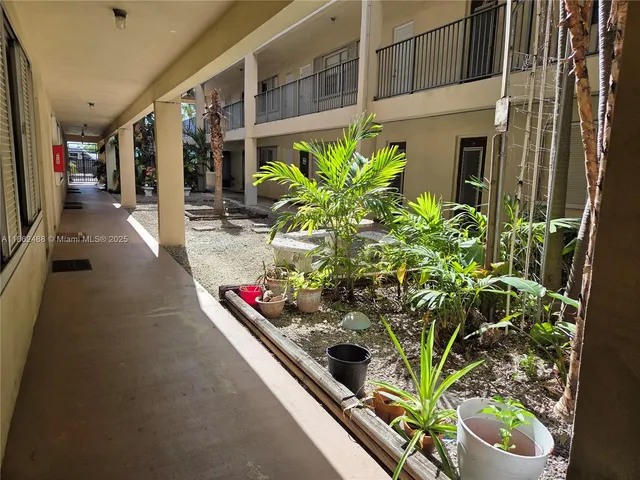 $165,000 | 348 South Federal Highway, Unit 5, Dania Beach, FL 33004