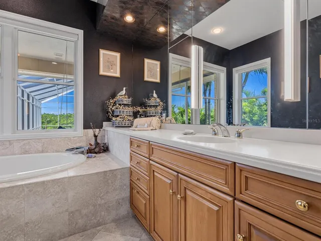$3,245,000 | 5800 Tidewood Avenue, Sarasota, FL 34231
