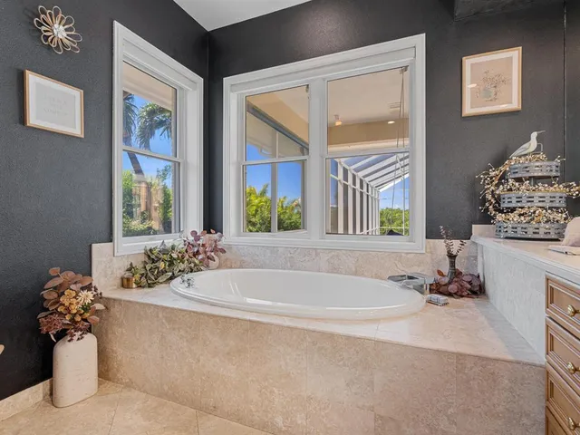 $3,245,000 | 5800 Tidewood Avenue, Sarasota, FL 34231