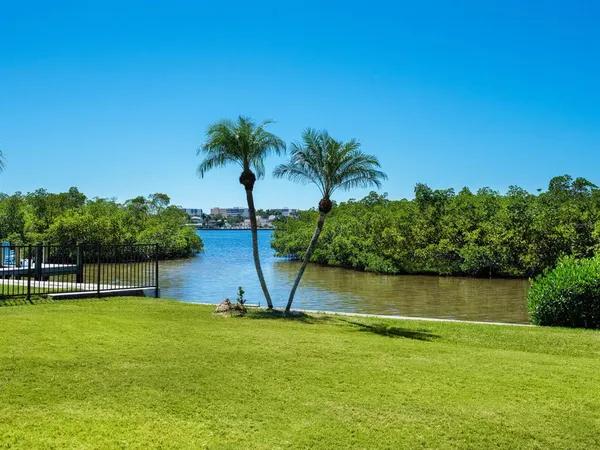 $3,149,000 | 5800 Tidewood Avenue, Sarasota, FL 34231