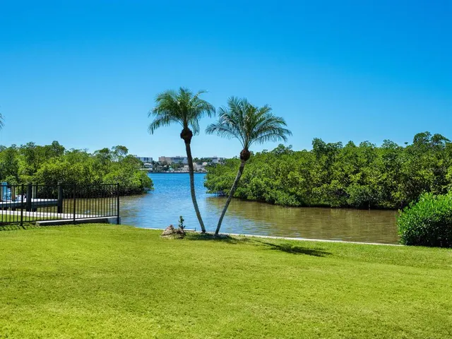 $3,245,000 | 5800 Tidewood Avenue, Sarasota, FL 34231