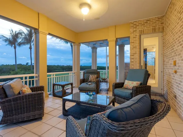 $3,245,000 | 5800 Tidewood Avenue, Sarasota, FL 34231