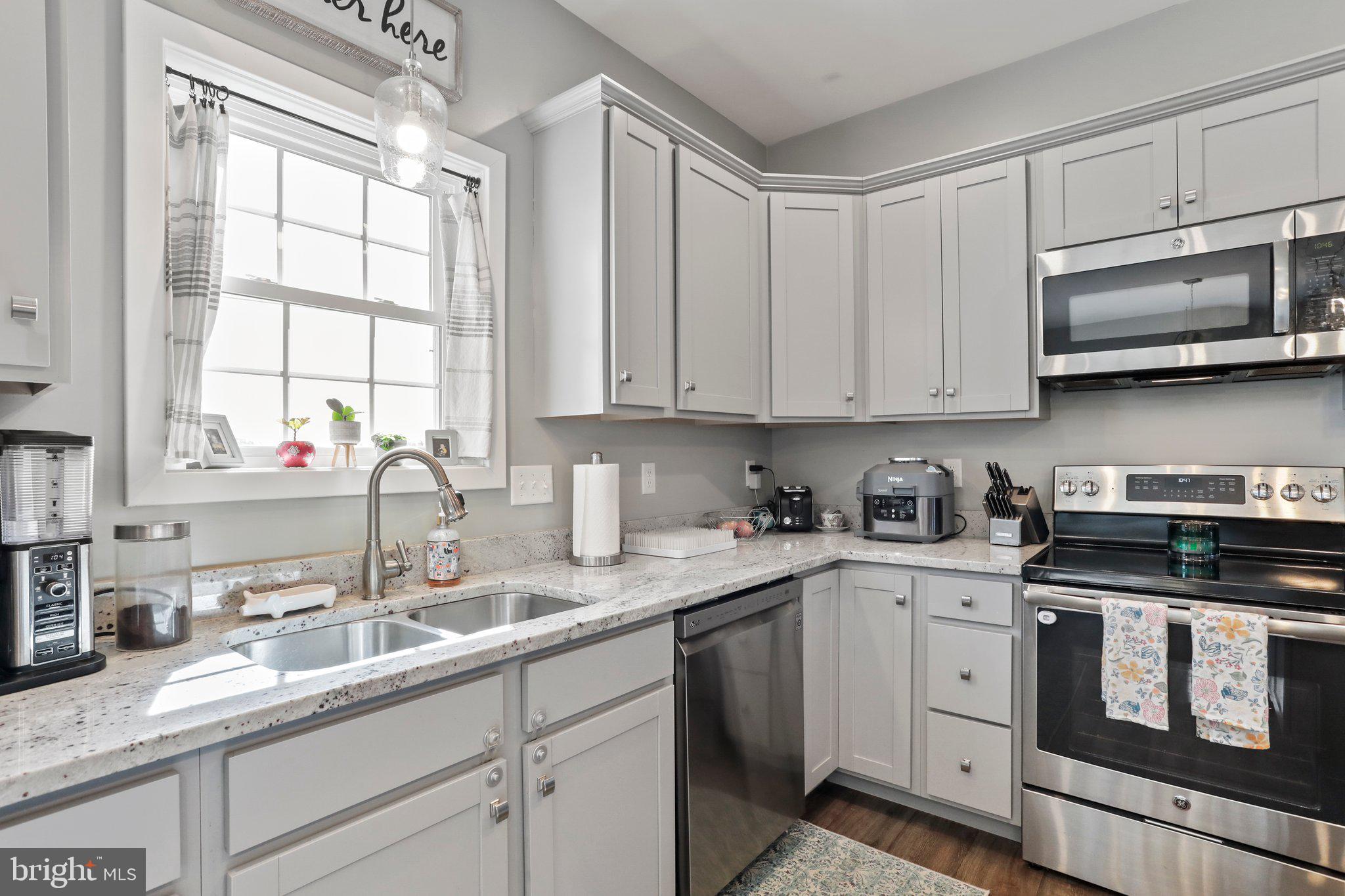 1562 Warm Spring Road Chambersburg, PA 17202 - Photo 11 of 46 Kitchen