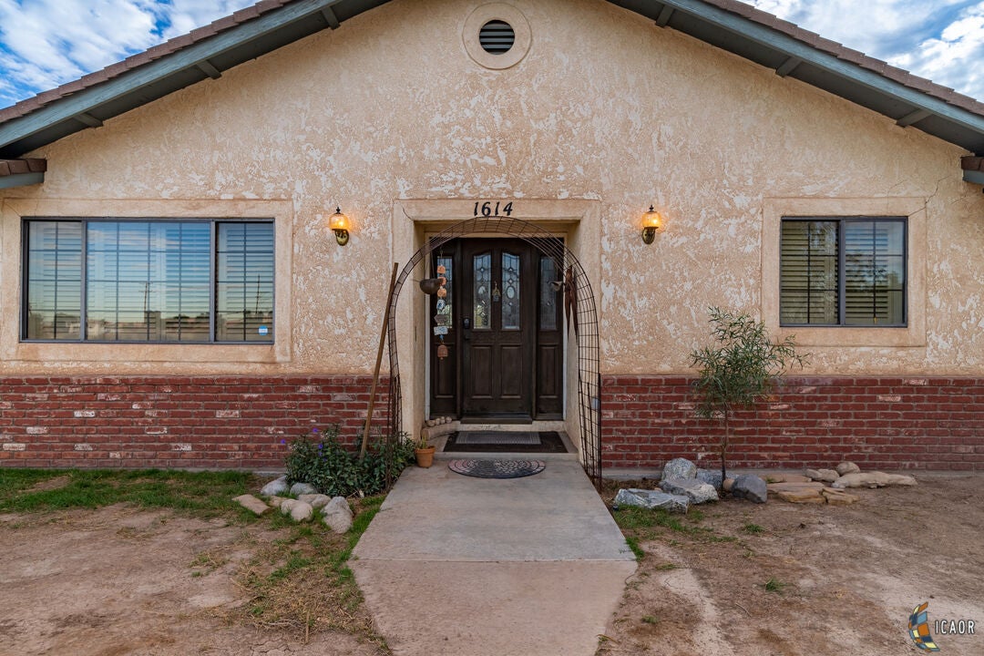 1614 Paros Road El Centro, CA 92243 - Photo 2 of 43 Gallery Image 2