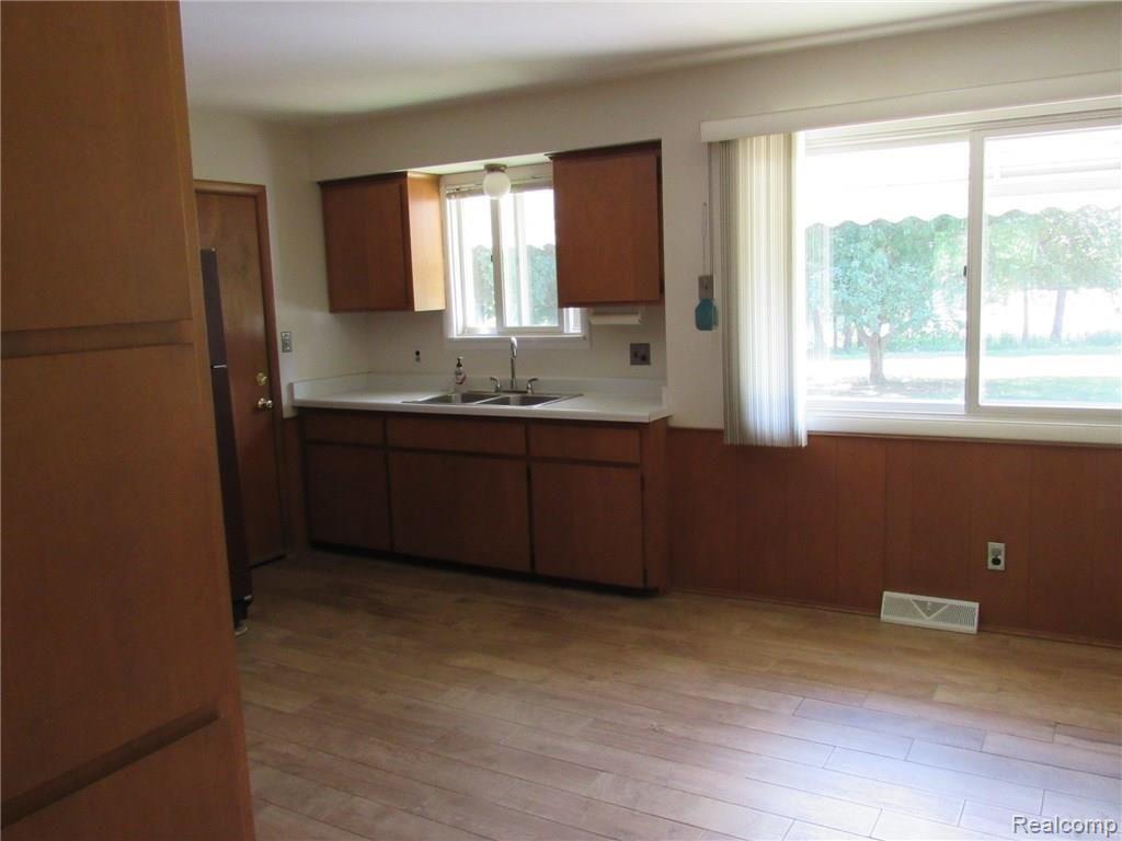 9405 Stelzer Road Howell, MI 48855 - Photo 16 of 46 IMG_2332.JPG