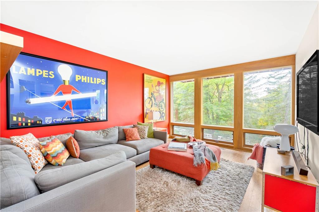 248 Orr Road Pittsburgh, PA 15241 - Photo 3 of 25 Gallery Image 3