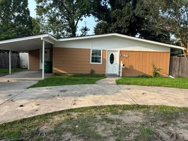 $1,800 | 1917 Stumpf Boulevard, Terrytown, LA 70056