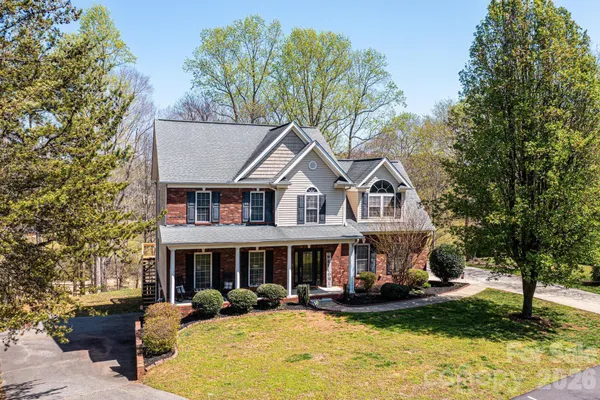 $580,000 | 2586 Henry Falls Drive, Hickory, NC 28602