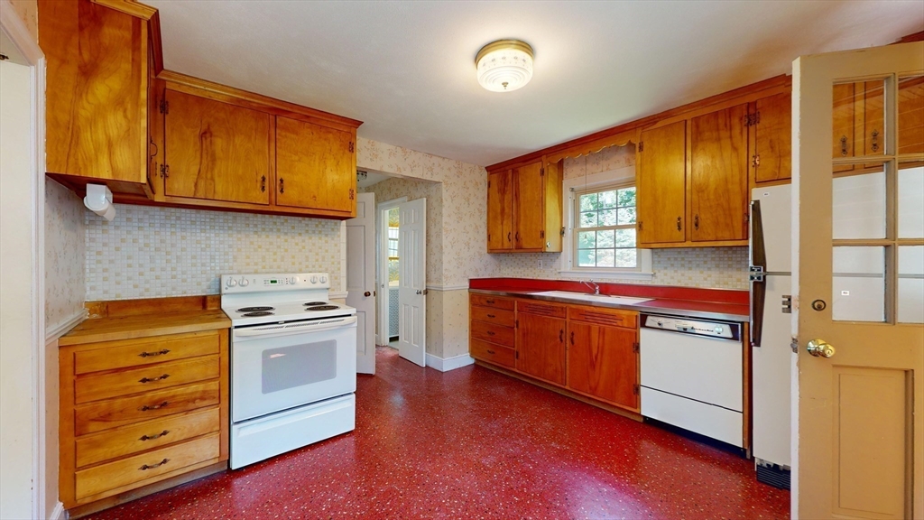 33 Saxon Road Worcester, MA 01602 - Photo 11 of 30 Gallery Image 11