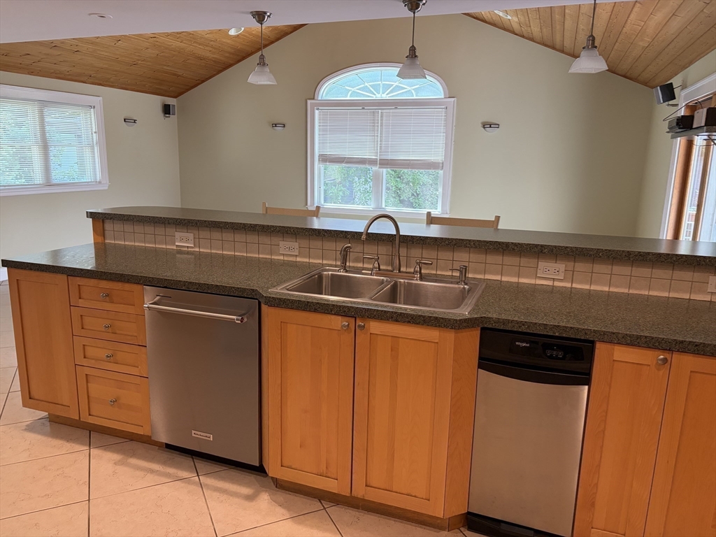 87 George Street Arlington, MA 02476 - Photo 9 of 41