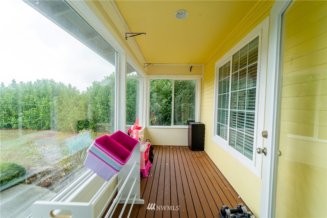 111 Garrett Loop Chehalis, WA 98532 - Photo 21 of 36 a view of balcony with couch