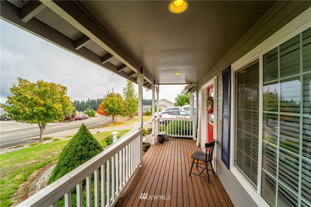 111 Garrett Loop Chehalis, WA 98532 - Photo 4 of 36 a view of a balcony