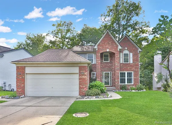 $449,800 | 3288 Hickory Drive, Lake Orion, MI 48359