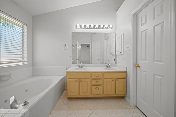 $2,300 | 26 Maize Meadow Place, The Woodlands, TX 77381