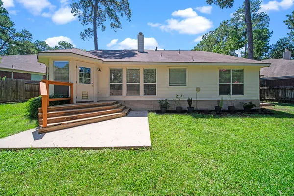 $2,300 | 26 Maize Meadow Place, The Woodlands, TX 77381