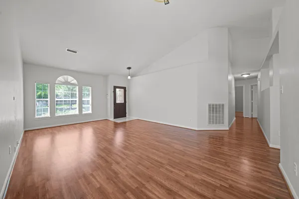 $2,300 | 26 Maize Meadow Place, The Woodlands, TX 77381