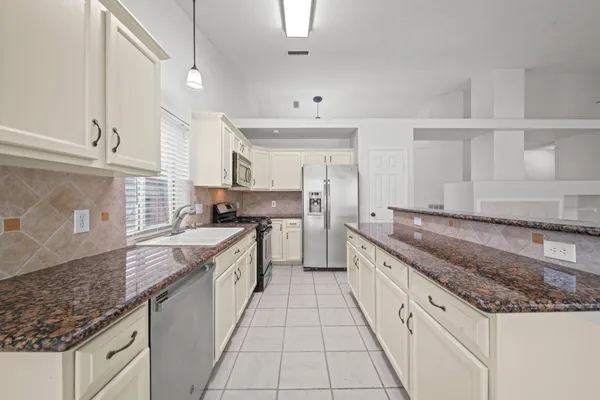 $2,300 | 26 Maize Meadow Place, The Woodlands, TX 77381