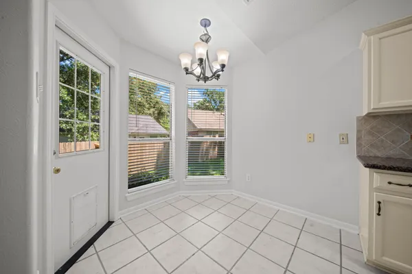 $2,300 | 26 Maize Meadow Place, The Woodlands, TX 77381