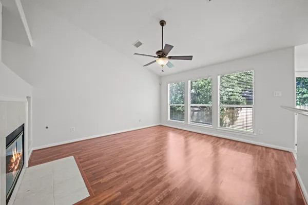 $2,300 | 26 Maize Meadow Place, The Woodlands, TX 77381