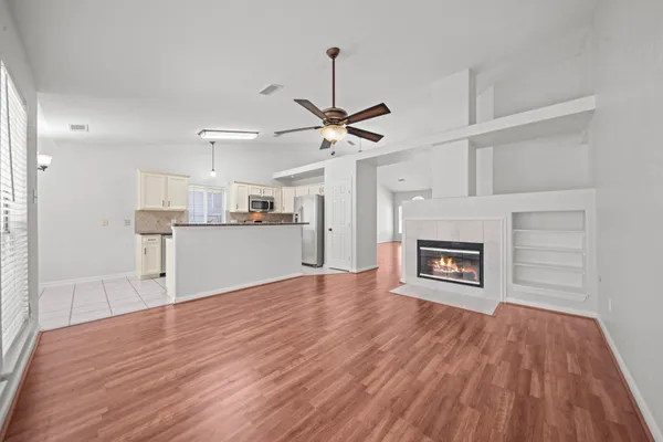 $2,300 | 26 Maize Meadow Place, The Woodlands, TX 77381