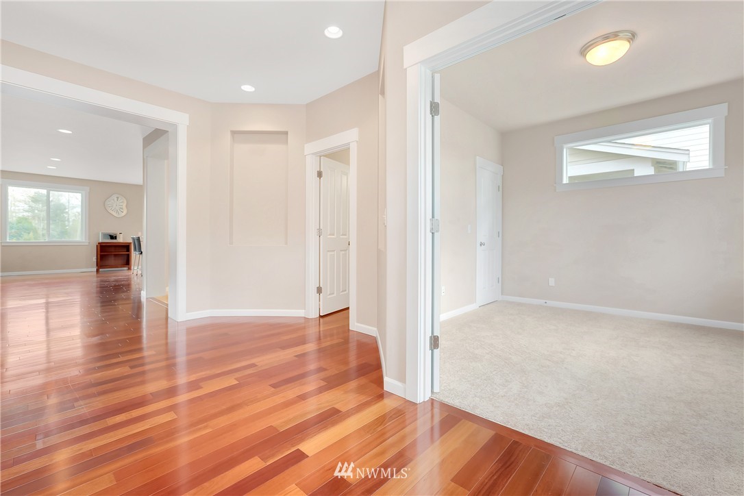 19140 117th Place Southeast Renton, WA 98058 - Photo 3 of 24 Gallery Image 3