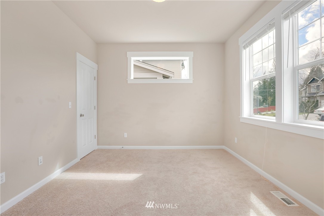 19140 117th Place Southeast Renton, WA 98058 - Photo 4 of 24 Gallery Image 4