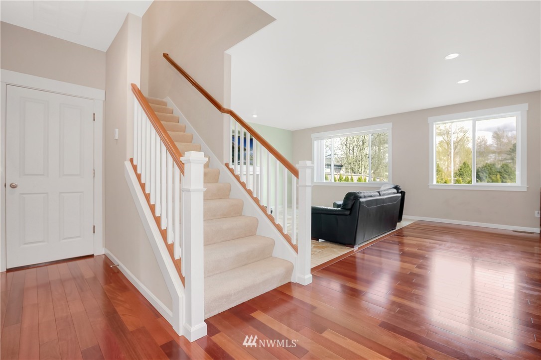 19140 117th Place Southeast Renton, WA 98058 - Photo 5 of 24 Gallery Image 5