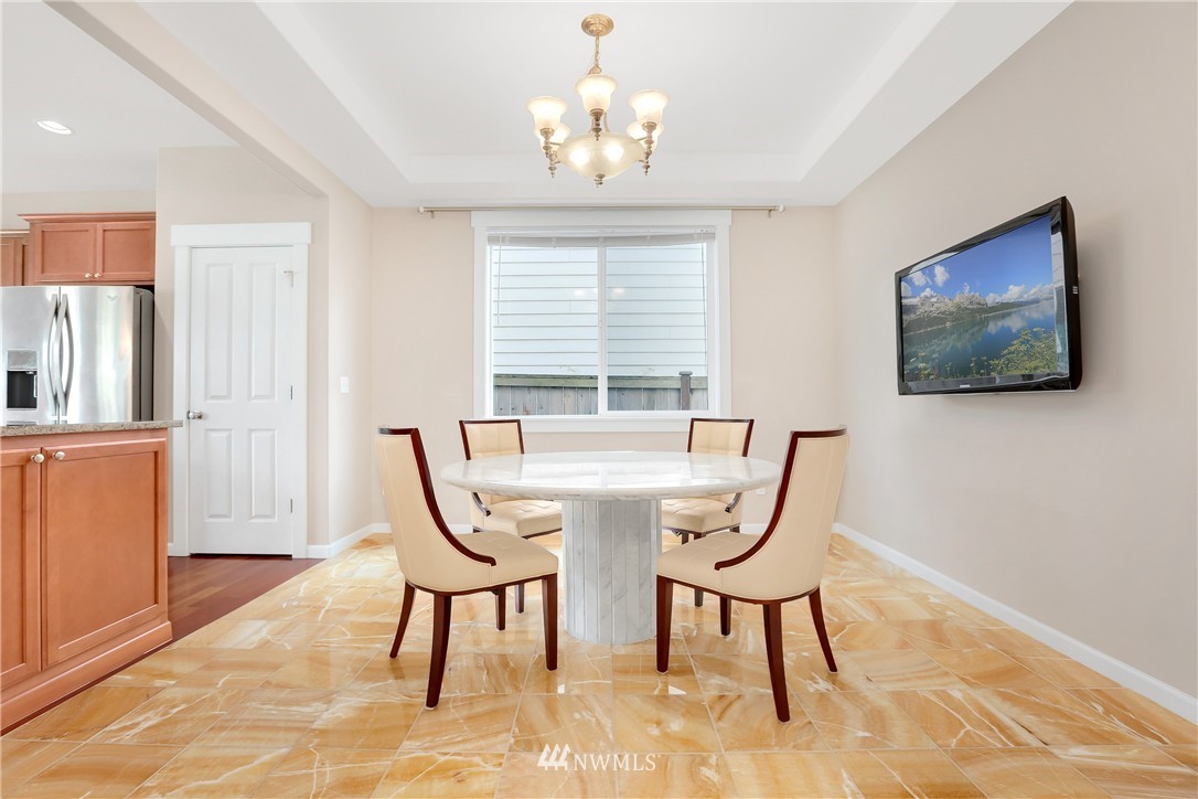 19140 117th Place Southeast Renton, WA 98058 - Photo 6 of 24 Gallery Image 6