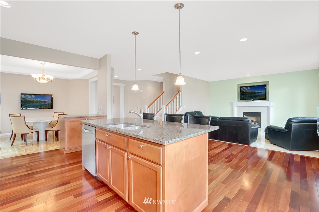 19140 117th Place Southeast Renton, WA 98058 - Photo 7 of 24 Gallery Image 7