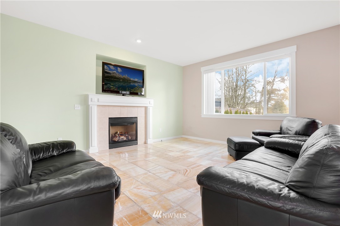 19140 117th Place Southeast Renton, WA 98058 - Photo 10 of 24 Gallery Image 10