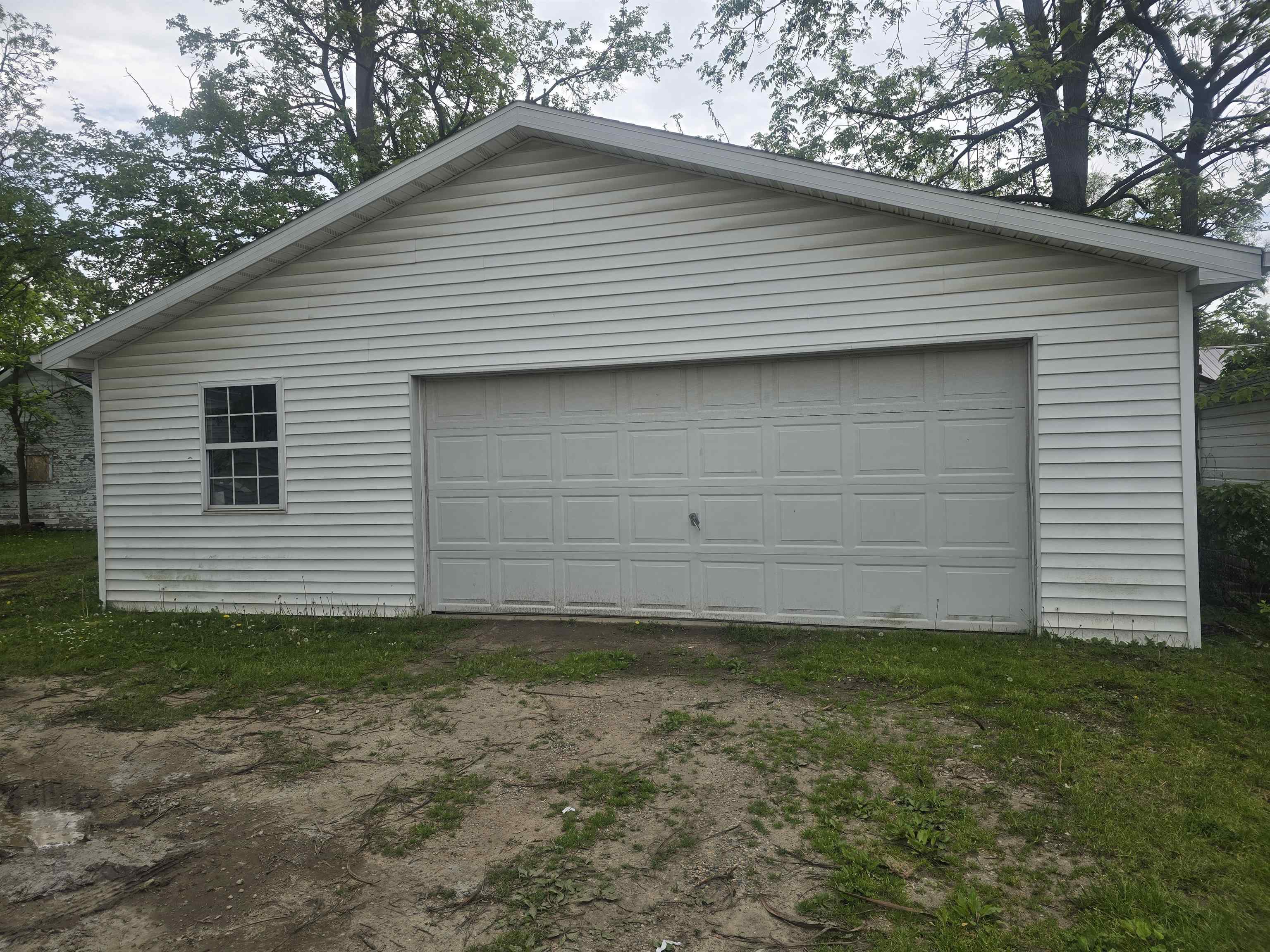 2066 East Bristol Road Burton, MI 48529 - Photo 2 of 14
