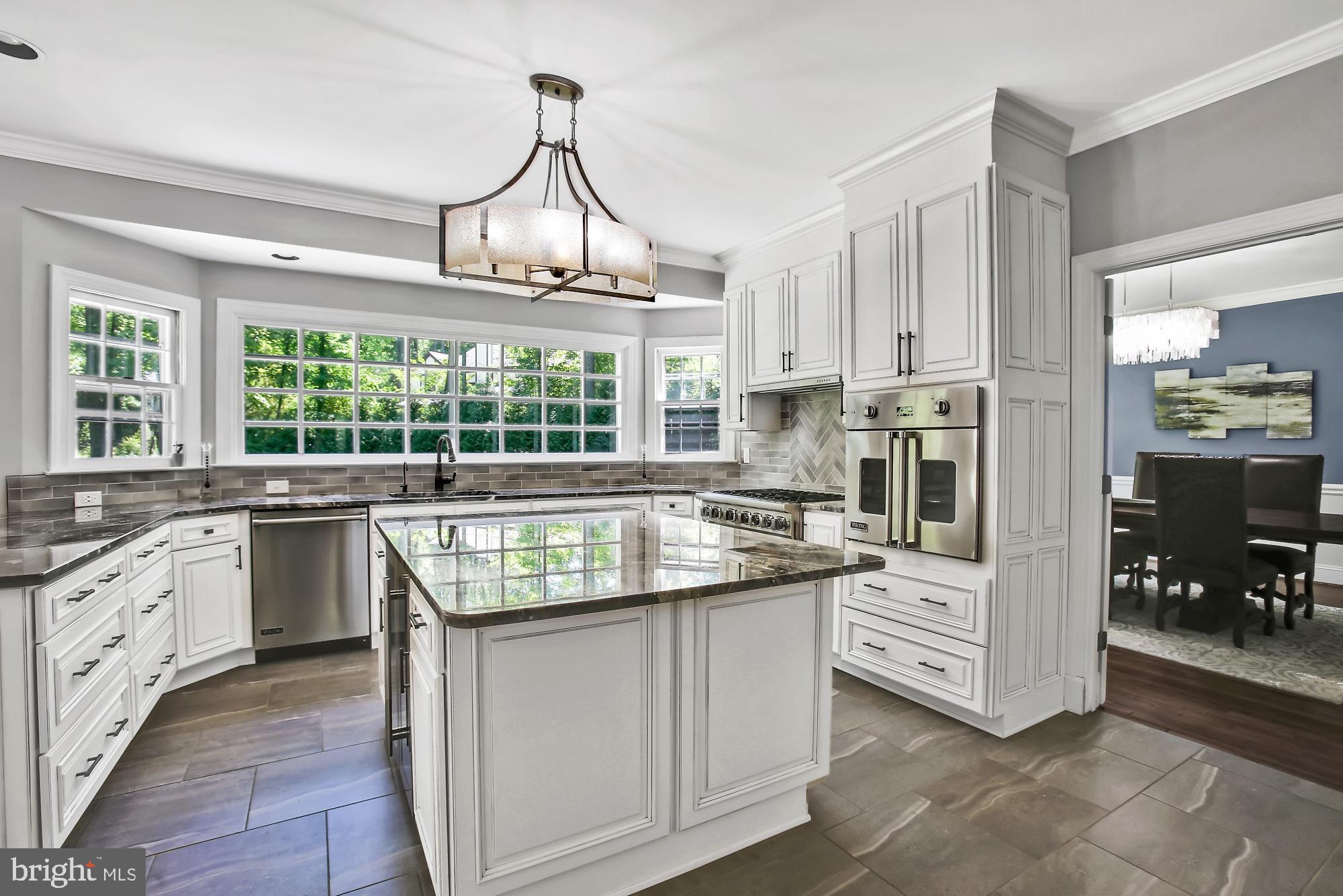 2705 Falling Timber Trail Edgewater, MD 21037 - Photo 5 of 40 Kitchen w Viking Appliances