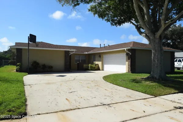 $2,025 | 1941 Talloak Road, Melbourne, FL 32935