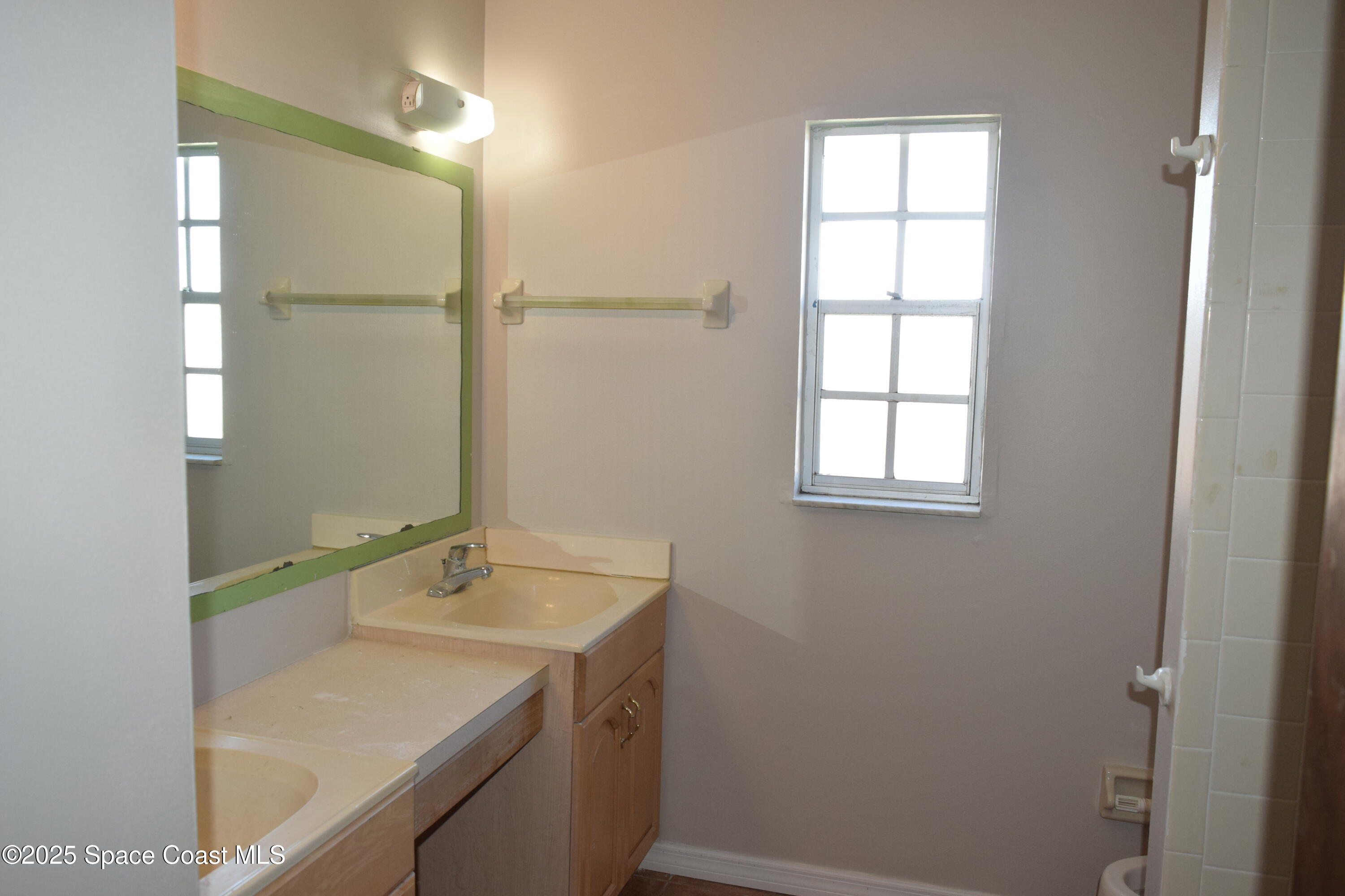 1941 Talloak Road Melbourne, FL 32935 - Photo 13 of 34 a bathroom with a sink and a tub