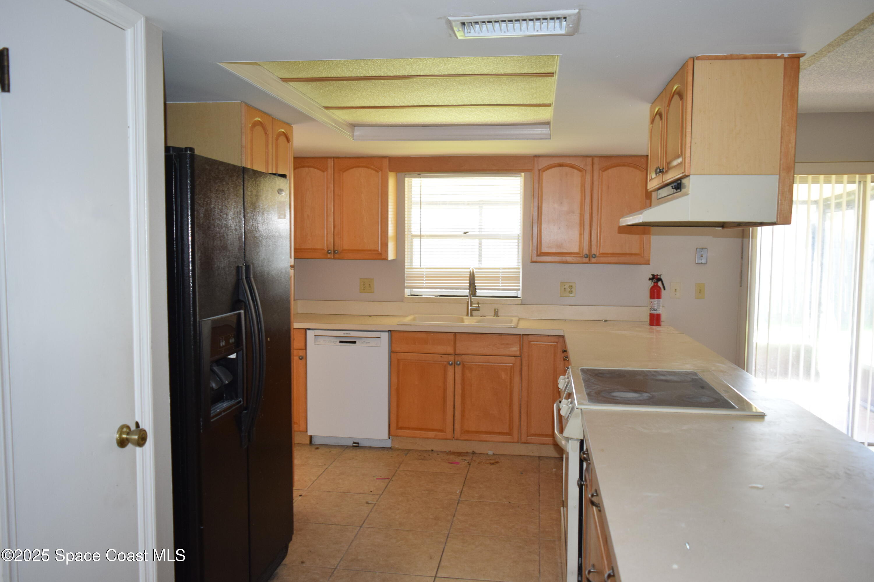 1941 Talloak Road Melbourne, FL 32935 - Photo 20 of 34 a kitchen with granite countertop a sink and a refrigerator