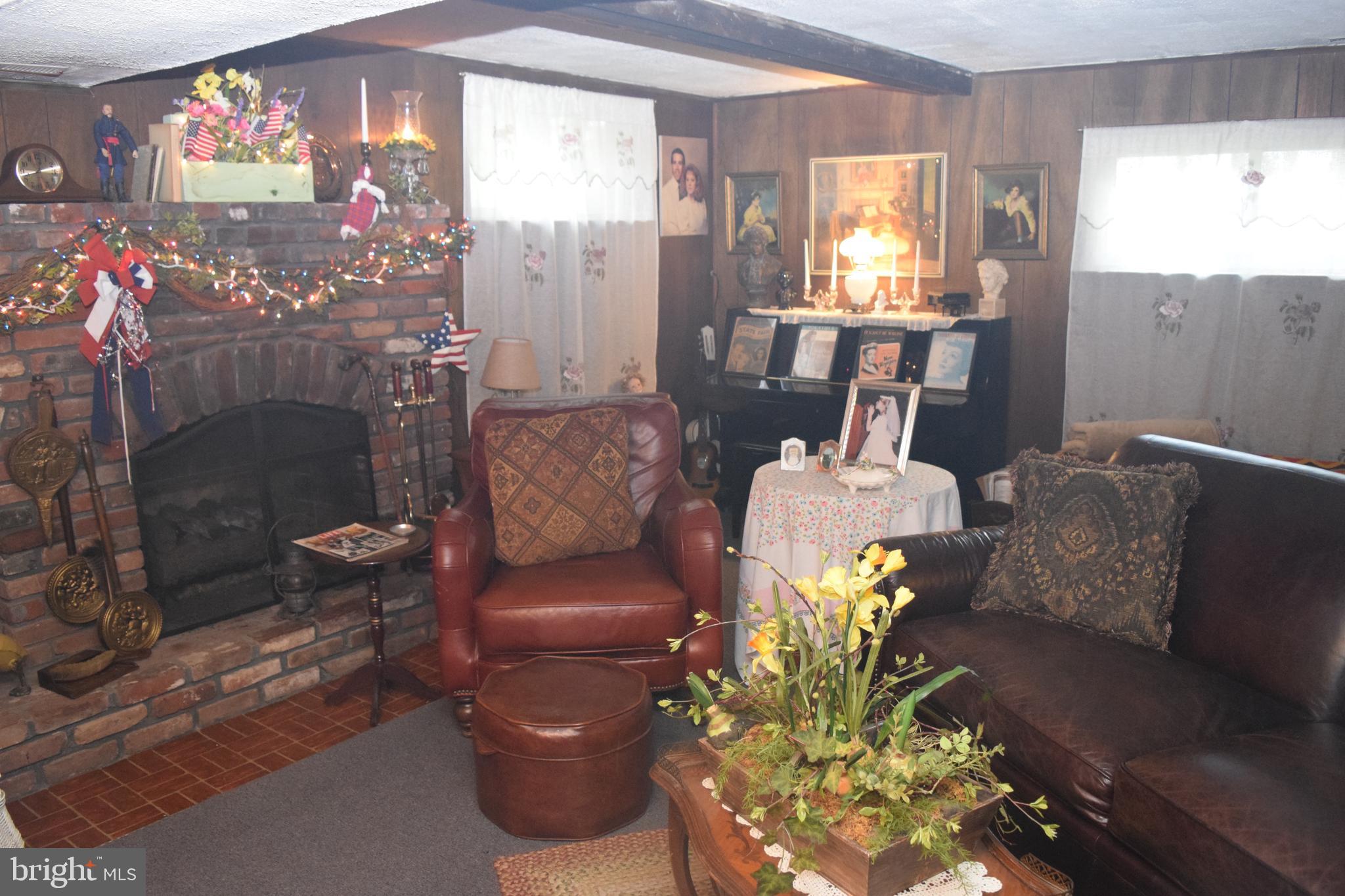 112 Silver Birch Road Williamstown, NJ 08094 - Photo 26 of 36 Family Room